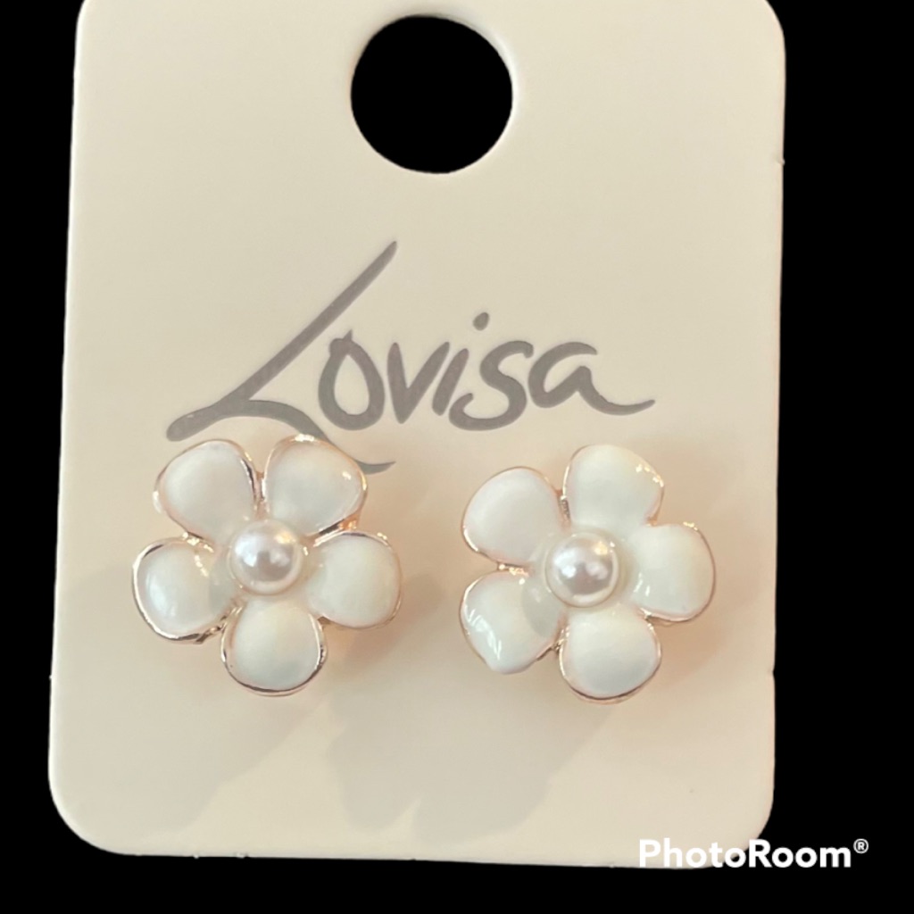 White Flower Stud Pierced Earrings